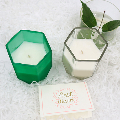 เทียนหอมขี้ผึ้งถั่วเหลือง Aroma Home พร้อมขวดเทียนหกเหลี่ยมที่กำหนดเองสำหรับตกแต่งบ้าน