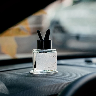 Fragrance Unique Sense Car Aromatherapy Essential Oil Fire Free พร้อมแผ่นกันลื่น