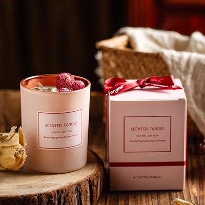 AROMA HOME ฉลากส่วนตัวสีชมพูโรแมนติกอโรมาเธอราพีหรูหราดอกไม้แห้งเทียนหอมขี้ผึ้งถั่วเหลืองสำหรับฉากกิจกรรม