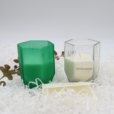 เทียนหอมขี้ผึ้งถั่วเหลือง Aroma Home พร้อมขวดเทียนหกเหลี่ยมที่กำหนดเองสำหรับตกแต่งบ้าน