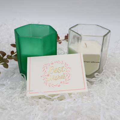 เทียนหอมขี้ผึ้งถั่วเหลือง Aroma Home พร้อมขวดเทียนหกเหลี่ยมที่กำหนดเองสำหรับตกแต่งบ้าน