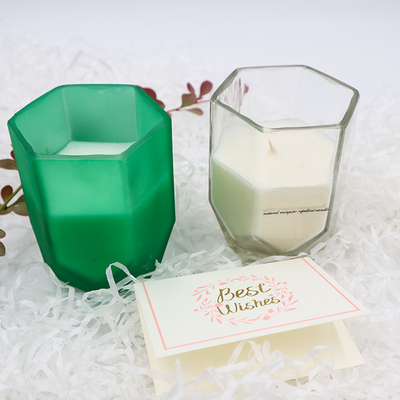 เทียนหอมขี้ผึ้งถั่วเหลือง Aroma Home พร้อมขวดเทียนหกเหลี่ยมที่กำหนดเองสำหรับตกแต่งบ้าน