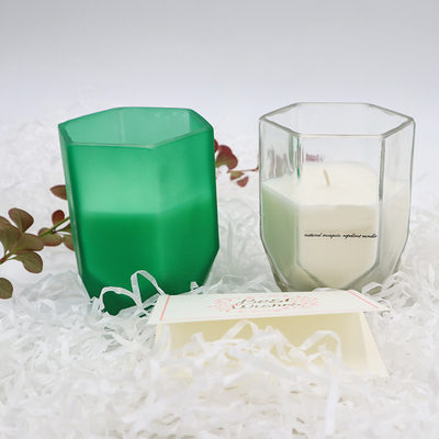 เทียนหอมขี้ผึ้งถั่วเหลือง Aroma Home พร้อมขวดเทียนหกเหลี่ยมที่กำหนดเองสำหรับตกแต่งบ้าน