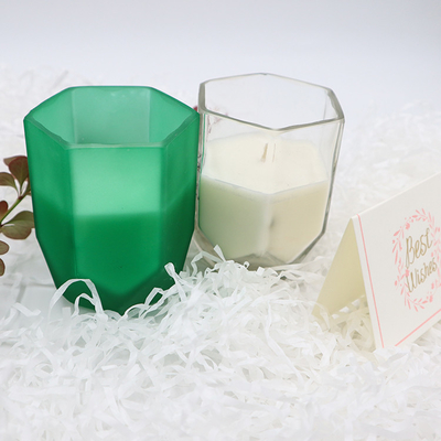 เทียนหอมขี้ผึ้งถั่วเหลือง Aroma Home พร้อมขวดเทียนหกเหลี่ยมที่กำหนดเองสำหรับตกแต่งบ้าน