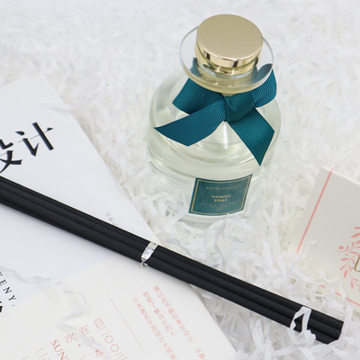 ชุดของขวัญหรูหรา Aroma Reed Diffuser 126 มล. พร้อมริบบิ้นสีเขียวและฉลากที่กำหนดเอง