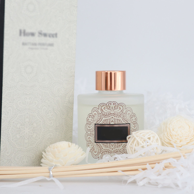 ชุดของขวัญขวดกลม Aroma Reed Diffuser หรูหรา 126 มล. พร้อมดอกโซล่า